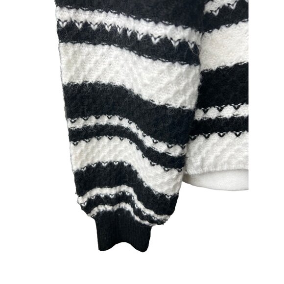 Jessica Simpson Croped Black & White Striped Textured Sweater Large - Picture 9 of 13